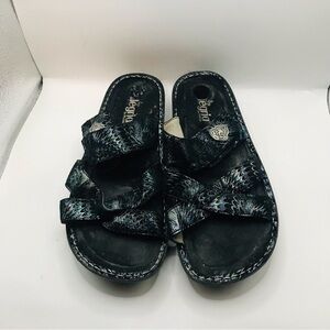 Alegria Women's Black Patterned Slide Sandals